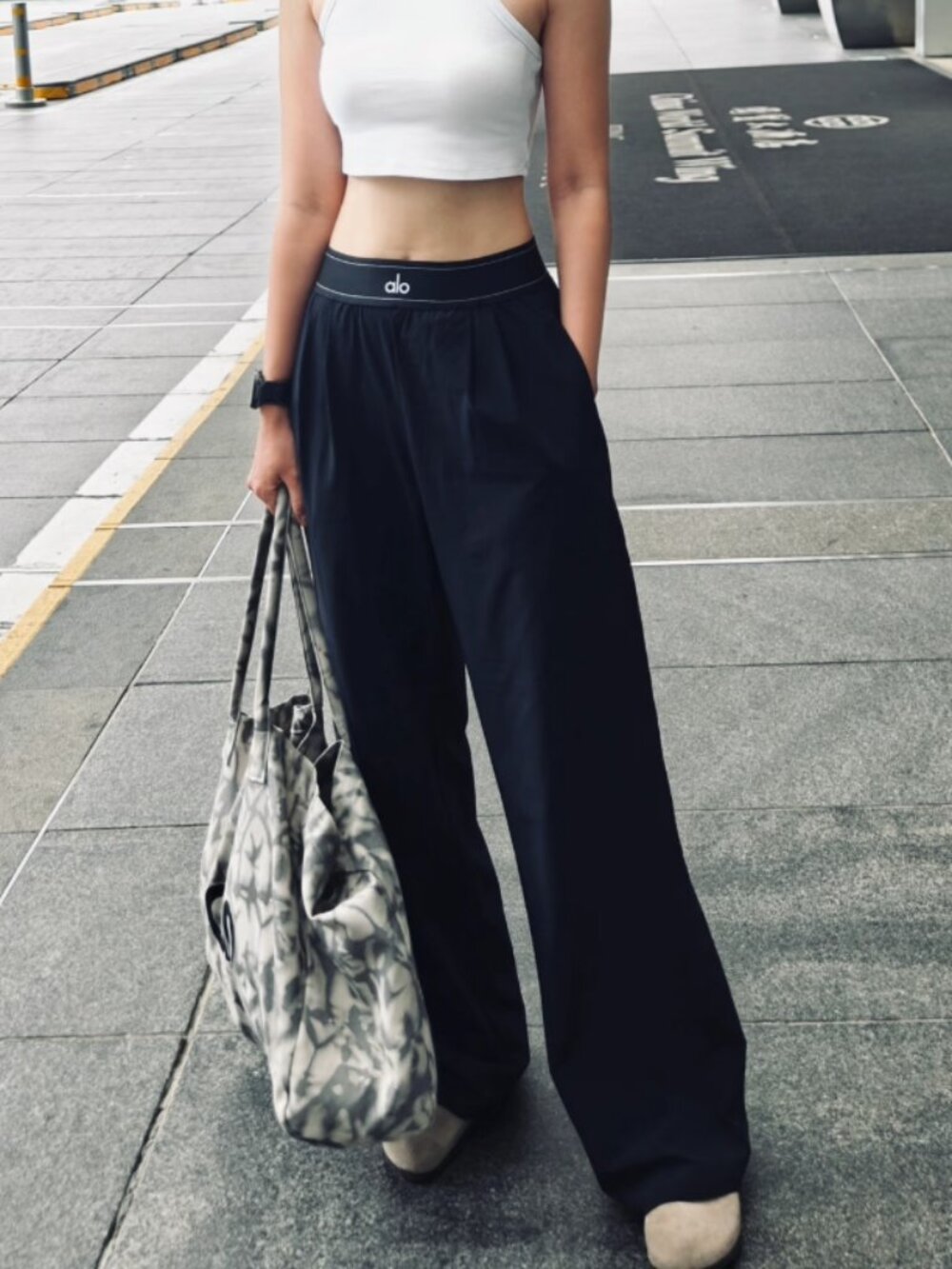🥏ALO Yoga Suit Up Trouser Black (Regular)🎃Create a stylish and casual look